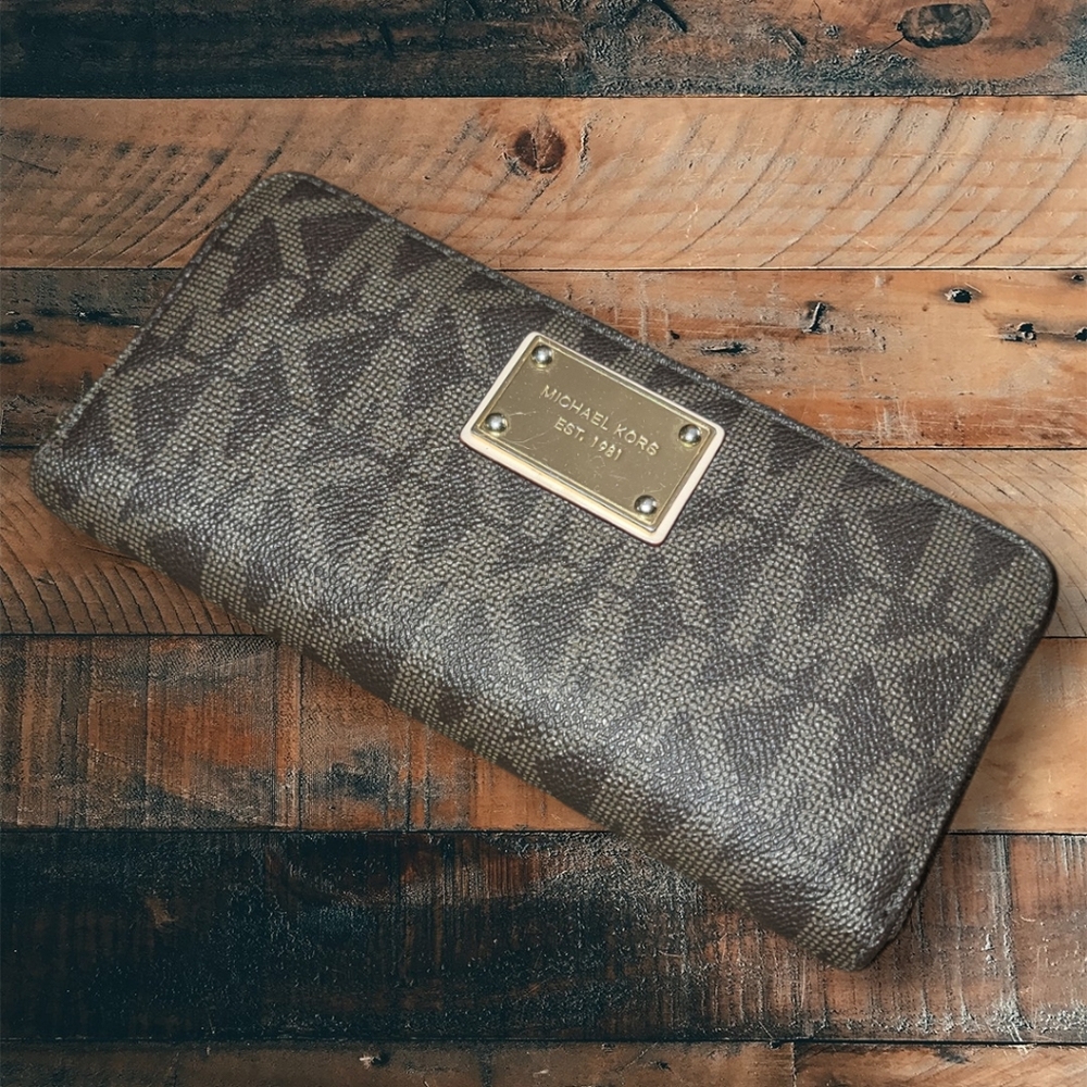 EUC: Michael Kors Brown Wallet